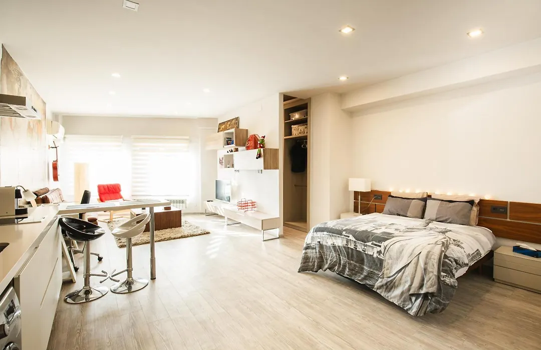 Granada Center Modern Loft-1